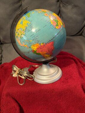 VTG 2004 Light Up World Globe-Plastic Globe w/Gray Base-12" H & 9" D-3 way light